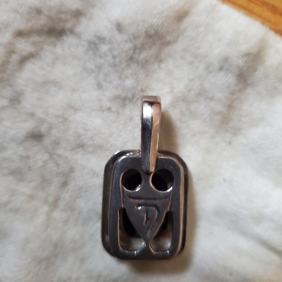 Black onex pendant set in silver - Picture 3 of 4